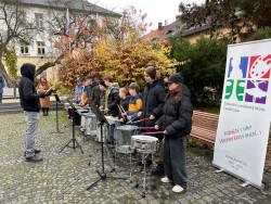 Bicisti na oslavách Dne válečných veteránů