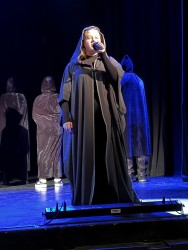 Vystoupení DPS Talent před muzikálem DVOJČATA