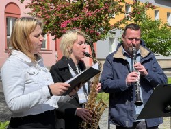 Pomníkové trio na oslavách konce 2. sv. války