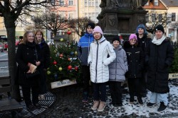 Zdobení vánočního stromku ZUŠ na náměstí