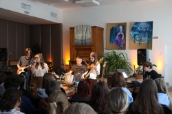 Výchovný koncert kapely TRIP a výtvarné dílny pro ZŠ