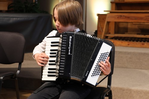 Koncert akordeonové a klávesové třídy Marcely Pechouškové a kytarové třídy Marka Kučery