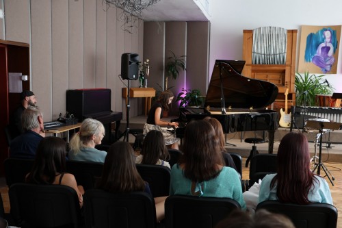Absolventský koncert Natálie Chárové a Terezy Švarcové