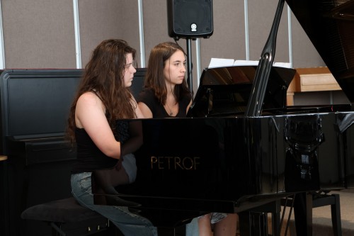 Absolventský koncert Natálie Chárové a Terezy Švarcové