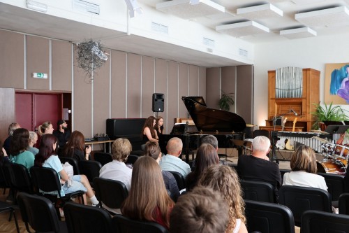 Absolventský koncert Natálie Chárové a Terezy Švarcové