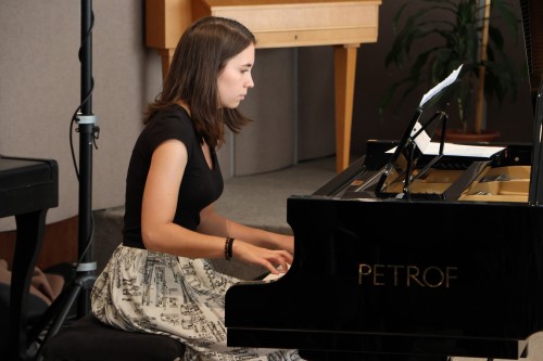 Absolventský koncert Natálie Chárové a Terezy Švarcové