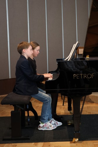 Klavírní koncert více rukou