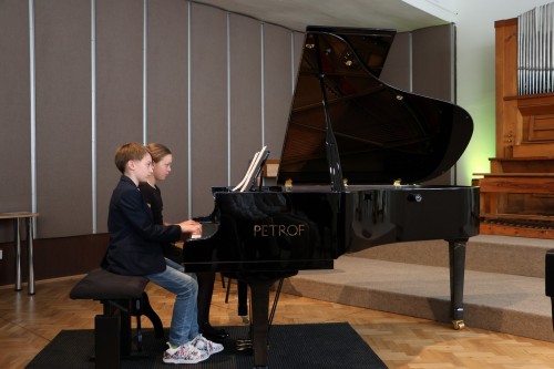 Klavírní koncert více rukou