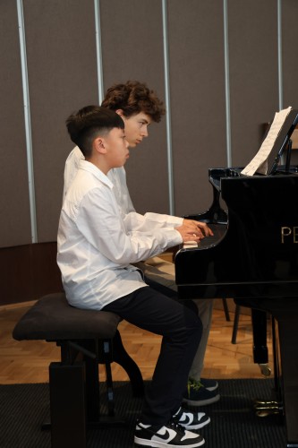 Klavírní koncert více rukou