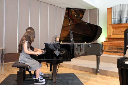 Klavírní koncert více rukou