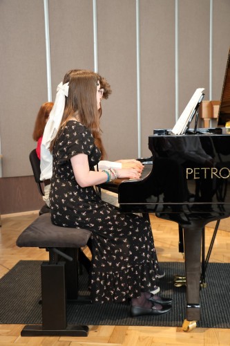 Klavírní koncert více rukou