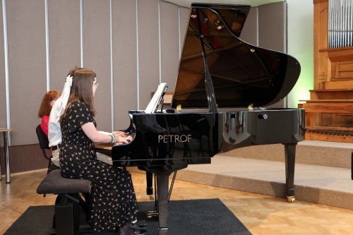 Klavírní koncert více rukou