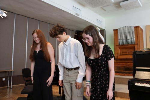 Klavírní koncert více rukou