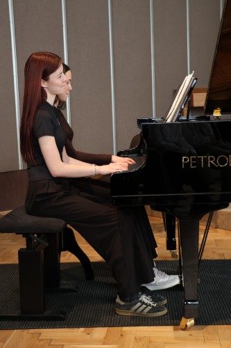 Klavírní koncert více rukou