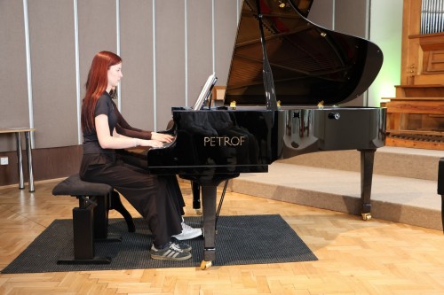 Klavírní koncert více rukou