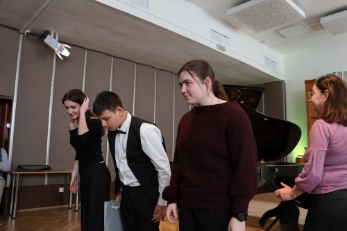 Klavírní koncert více rukou