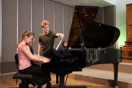 Klavírní koncert více rukou