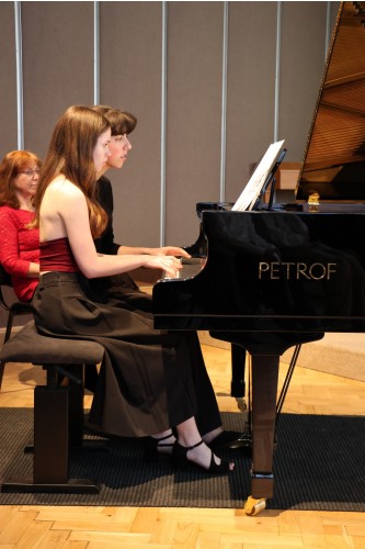 Klavírní koncert více rukou