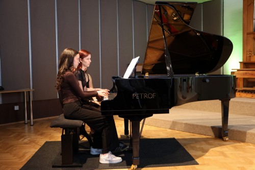 Klavírní koncert více rukou