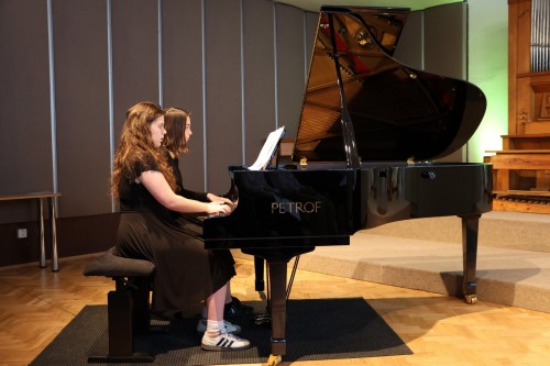 Klavírní koncert více rukou