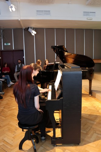 Klavírní koncert více rukou