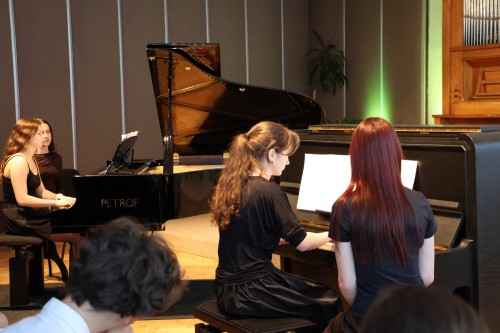 Klavírní koncert více rukou