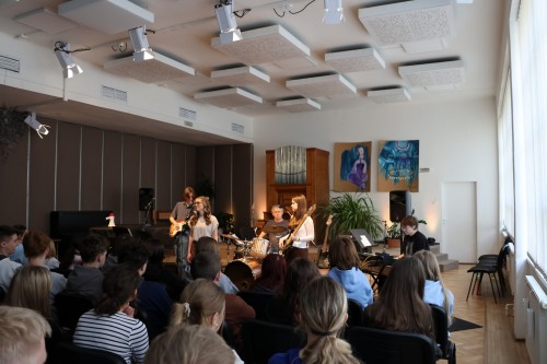 Výchovný koncert kapely TRIP a výtvarné dílny pro ZŠ