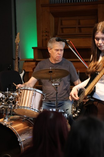 Výchovný koncert kapely TRIP a výtvarné dílny pro ZŠ