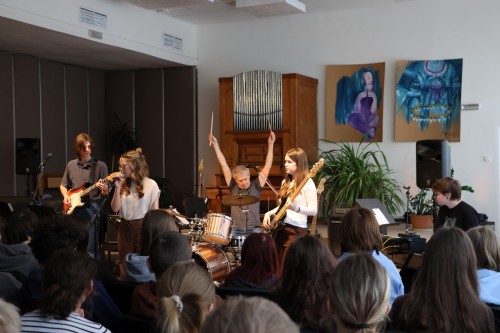 Výchovný koncert kapely TRIP a výtvarné dílny pro ZŠ