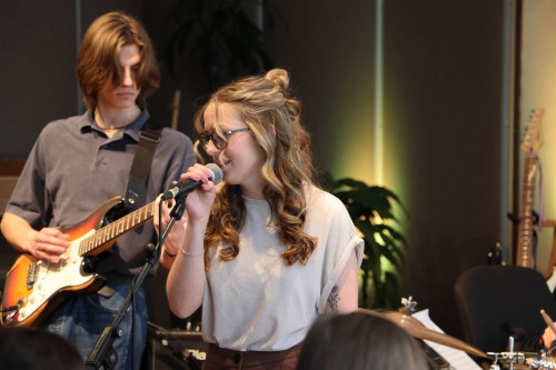 Výchovný koncert kapely TRIP a výtvarné dílny pro ZŠ