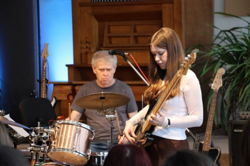 Výchovný koncert kapely TRIP a výtvarné dílny pro ZŠ