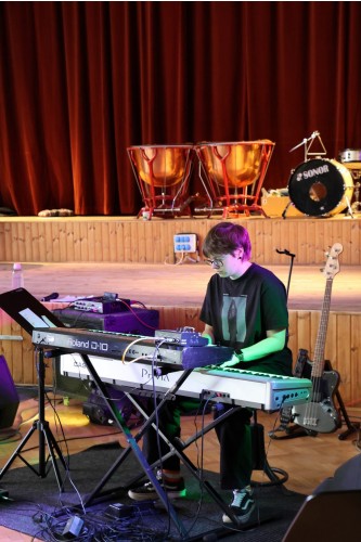 Výchovný koncert kapely TRIP a výtv. dílny pro ZŠ