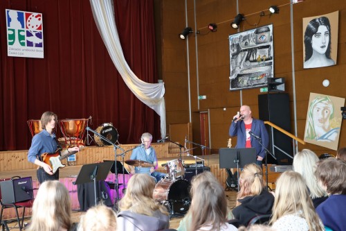 Výchovný koncert kapely TRIP a výtv. dílny pro ZŠ