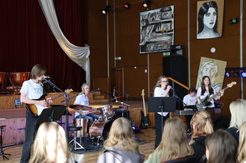 Výchovný koncert kapely TRIP a výtv. dílny pro ZŠ