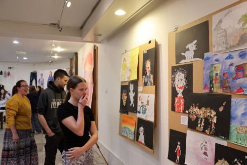 Vernisáž výstavy prací výtvarného ateliéru Lucie Medřické