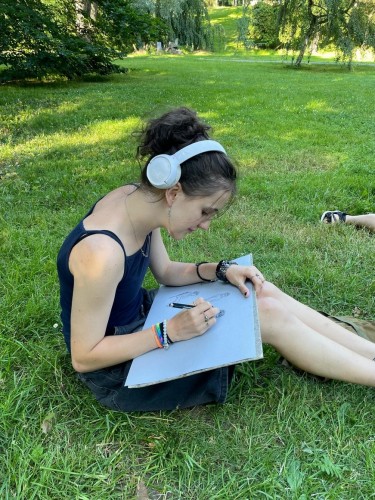 Výtvarníci ateliéru Lucie Medřické v městském parku