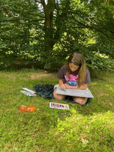 Výtvarníci ateliéru Lucie Medřické v městském parku
