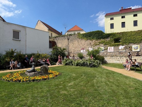 Vernisáž výstavy "Letní galerie na hradbách"