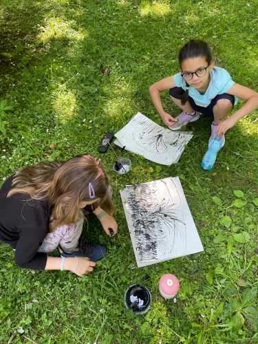 Výtvarníci ateliéru Lucie Medřické v městském parku