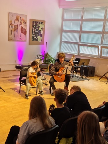 Koncert klavírní třídy J. Zlatušky a violoncellové a kytarové třídy A. Palduse
