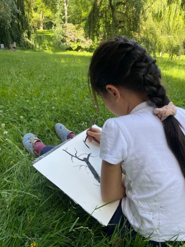 Výtvarníci ateliéru Lucie Medřické v městském parku