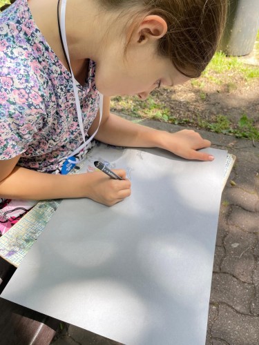 Výtvarníci ateliéru Lucie Medřické v městském parku