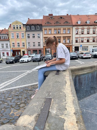 Žáci výtvarného ateliéru Lucie Medřické v terénu